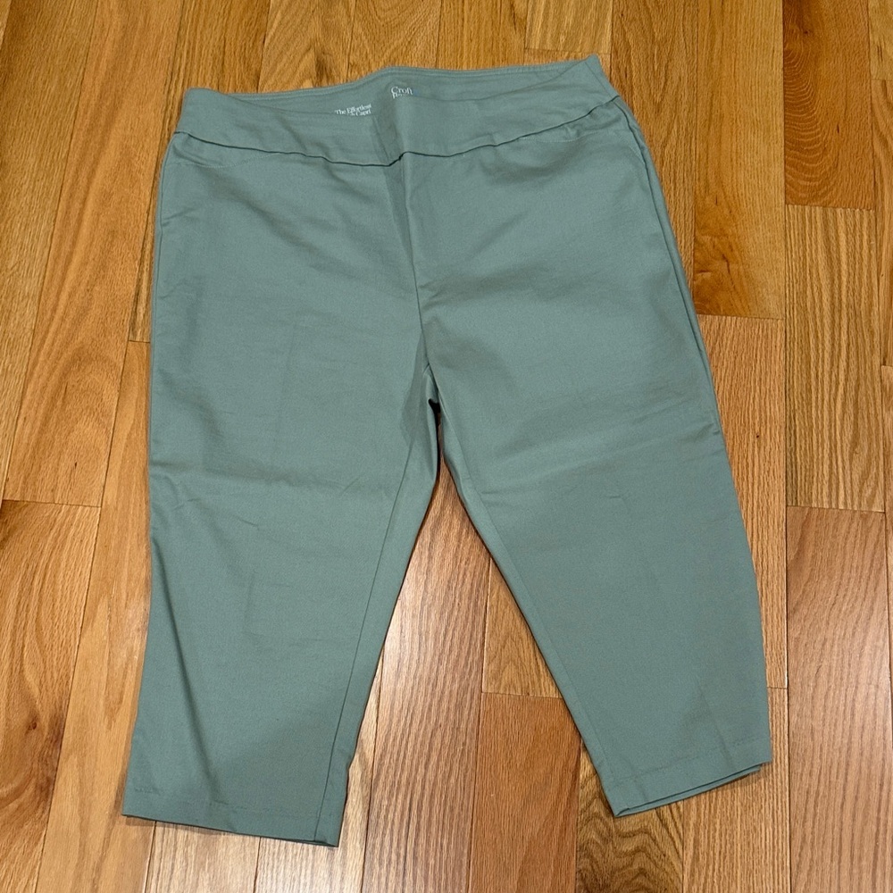 Croft & Barrow Sage Green Capri Pants